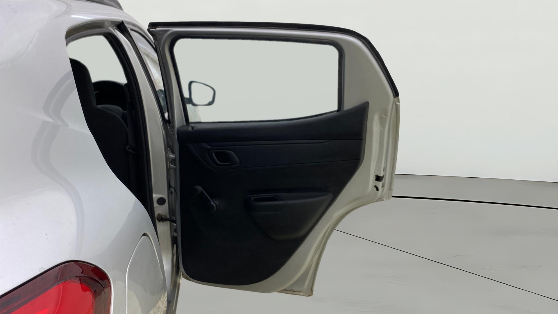 View 2017 Renault Kwid RXL Image 7 Used 2017 Renault Kwid RXL Image 7