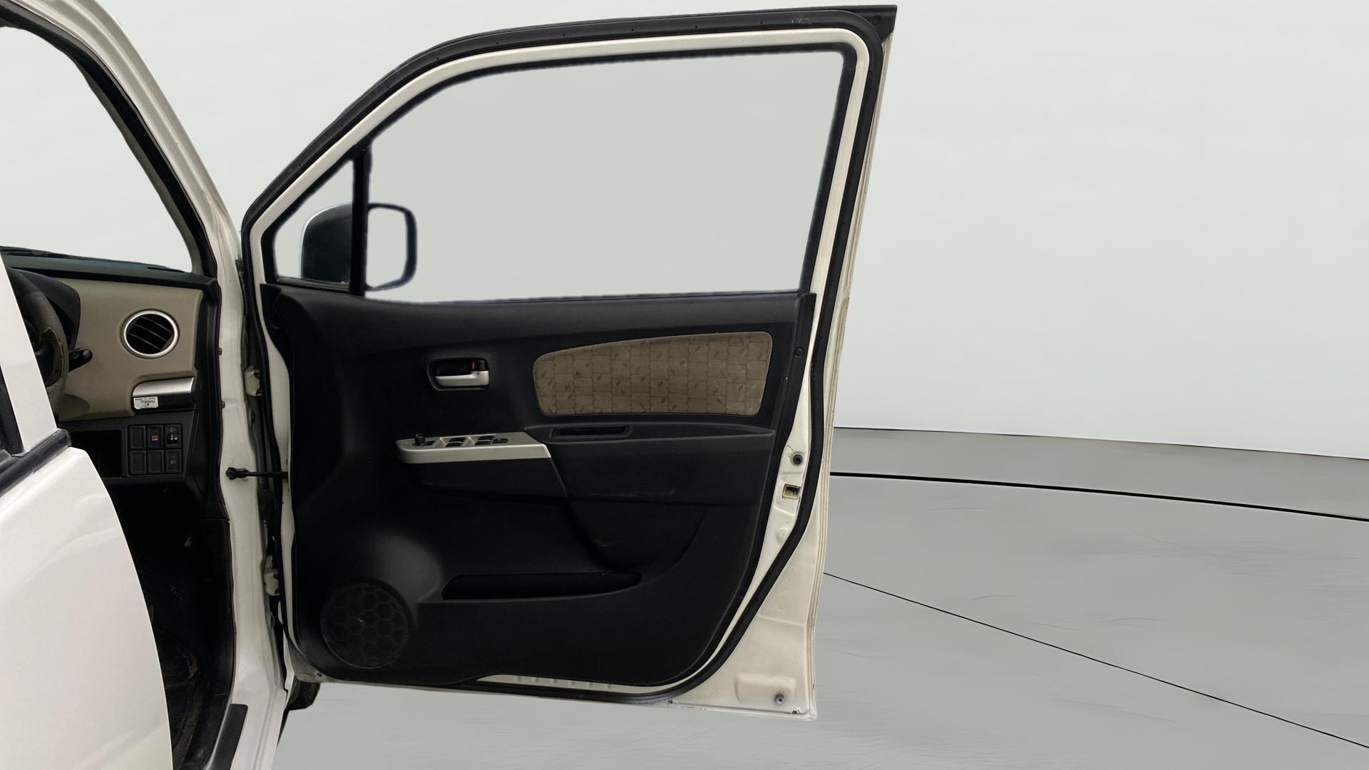 View 2015 Maruti Suzuki 1000 Base Variant Image 44 Used 2015 Maruti Suzuki 1000 Base Variant Image 44