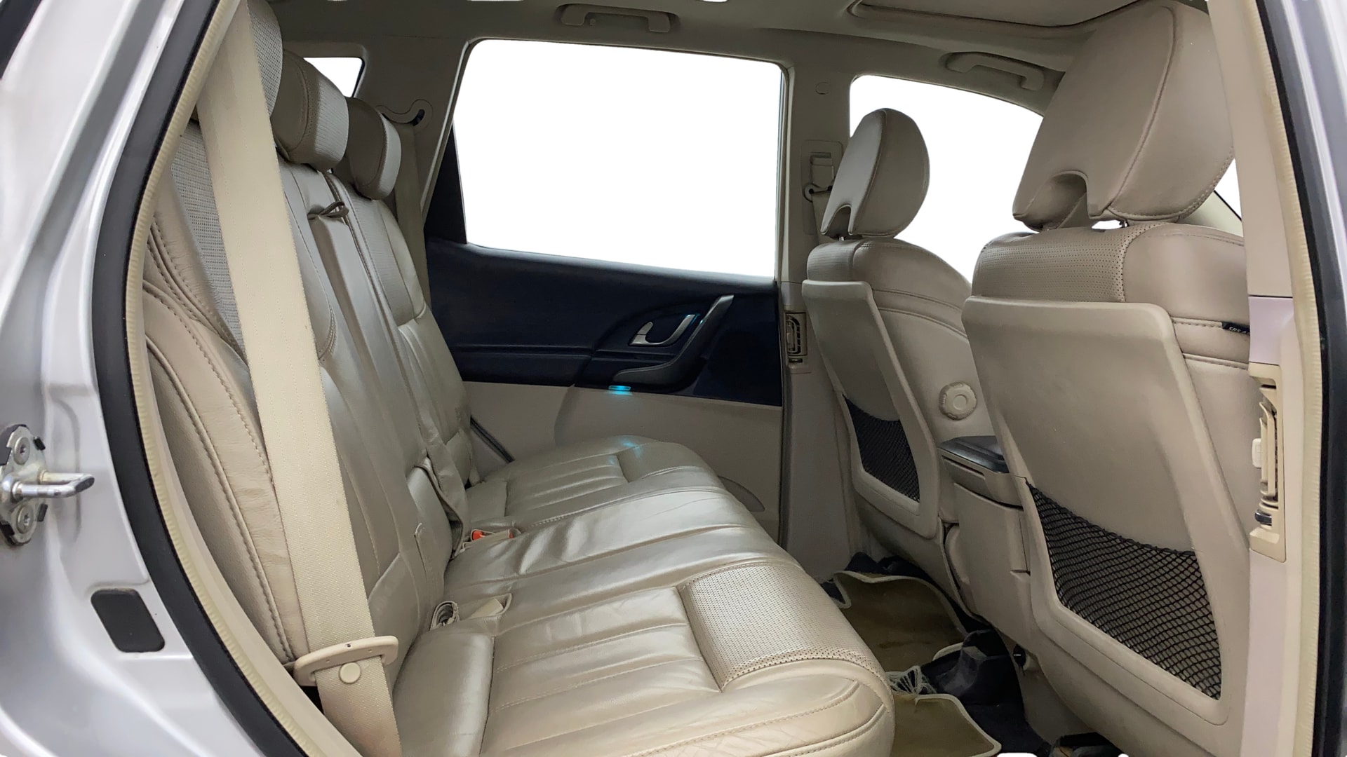 View 2016 Mahindra XUV500 W10 1.99-Litre Image 38 Used 2016 Mahindra XUV500 W10 1.99-Litre Image 38