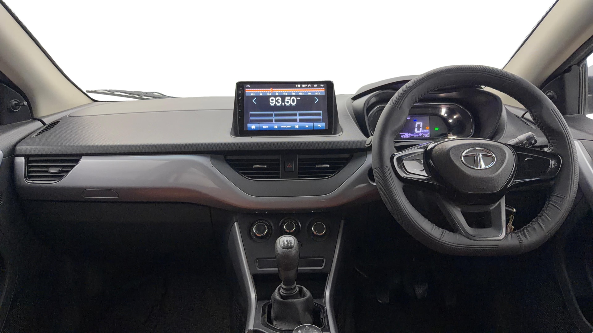 View 2020 Tata Nexon Revotron XE Image 15 Used 2020 Tata Nexon Revotron XE Image 15