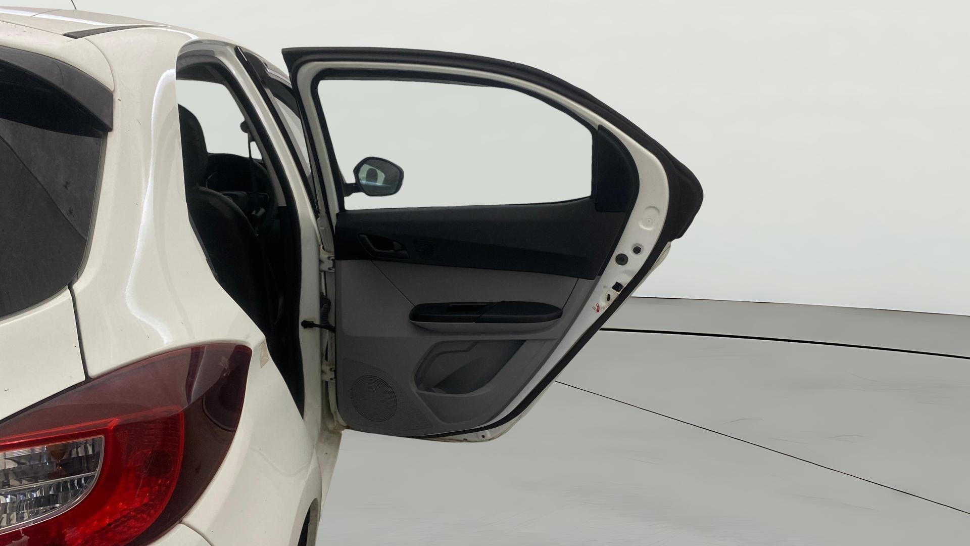 View 2022 Tata Tiago Revotorq XB Image 7 Used 2022 Tata Tiago Revotorq XB Image 7
