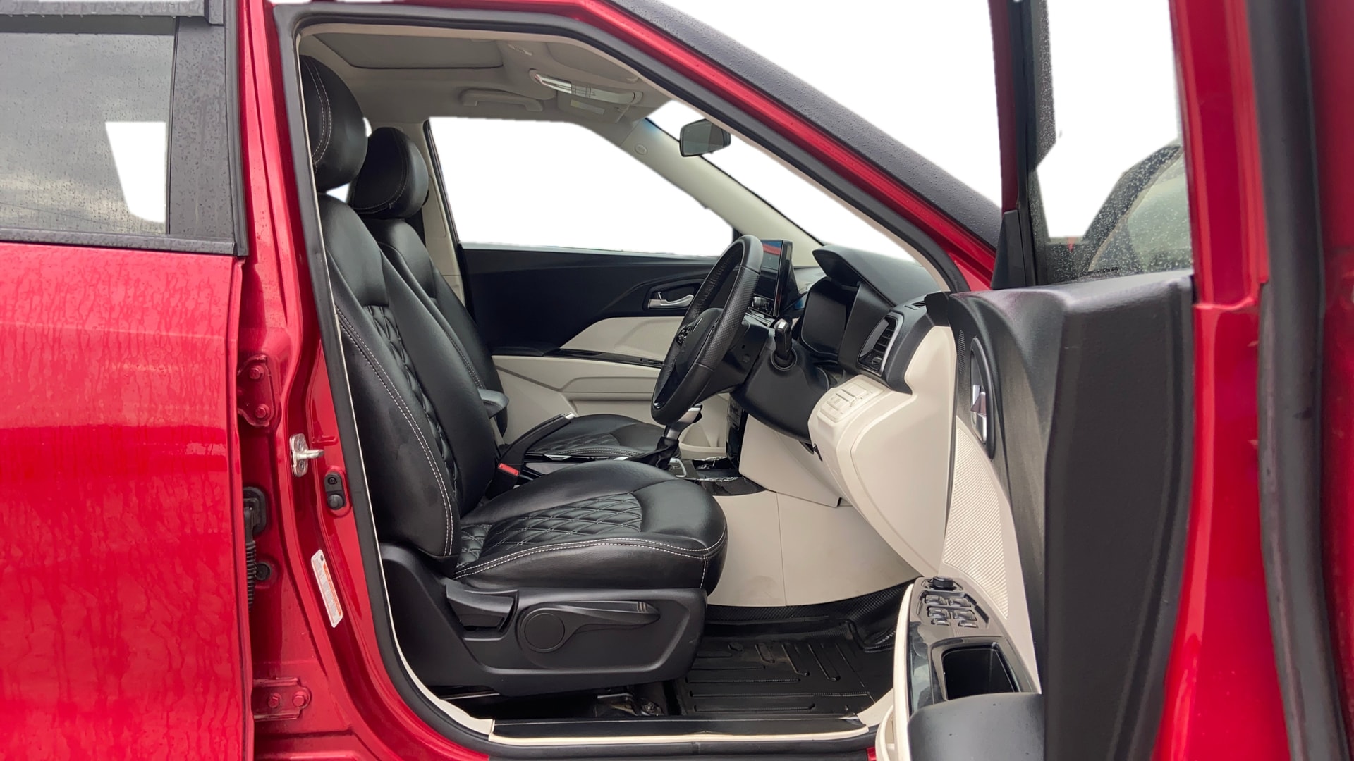 View 2024 Mahindra XUV 3XO AX5L 1.2 TGDi AT Image 18 Used 2024 Mahindra XUV 3XO AX5L 1.2 TGDi AT Image 18
