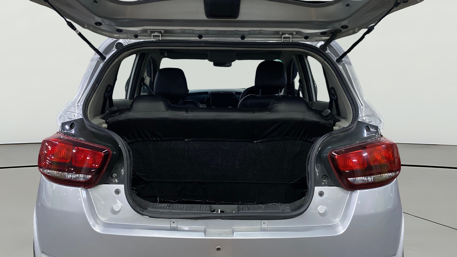 View 2017 Mahindra KUV100 K4 Plus Petrol 5 Seater BS IV Image 38 Used 2017 Mahindra KUV100 K4 Plus Petrol 5 Seater BS IV Image 38
