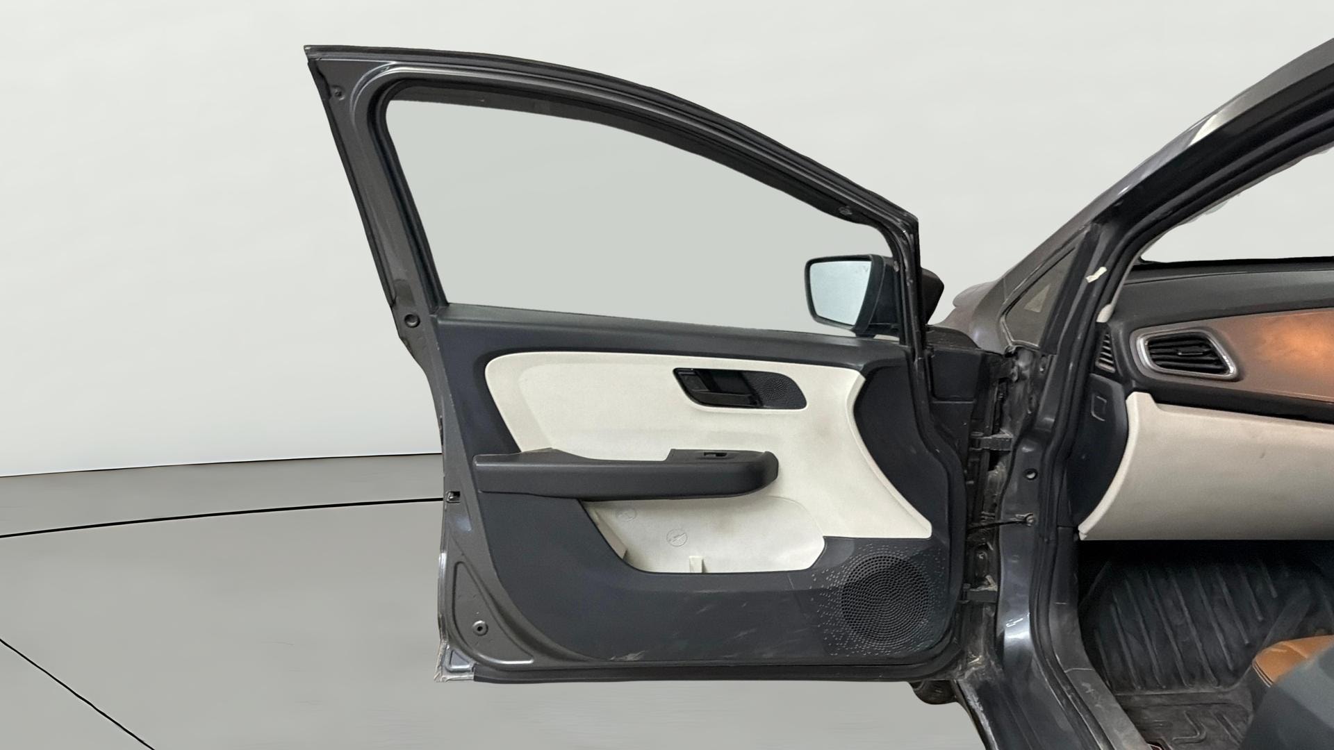 View 2022 Tata Altroz XM Plus Petrol Image 30 Used 2022 Tata Altroz XM Plus Petrol Image 30