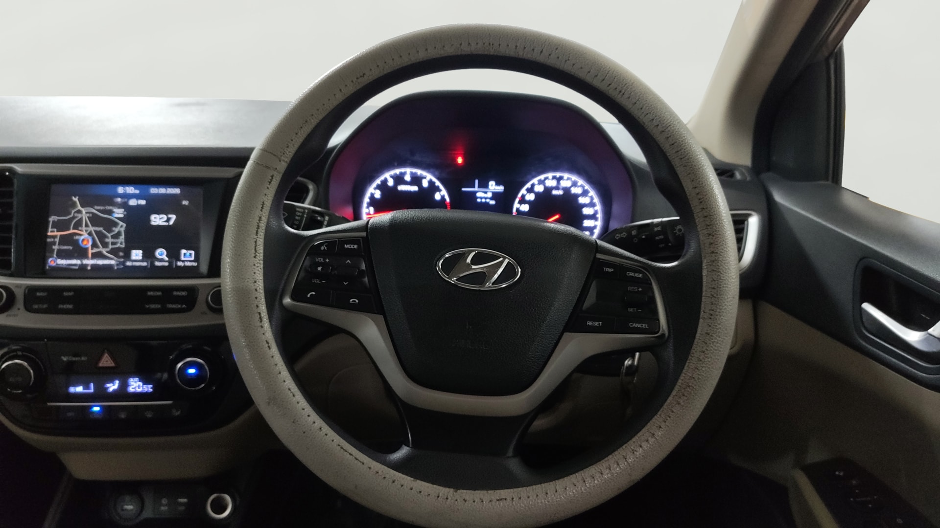 View 2018 Hyundai Verna 1.6 VTVT SX Image 21 Used 2018 Hyundai Verna 1.6 VTVT SX Image 21