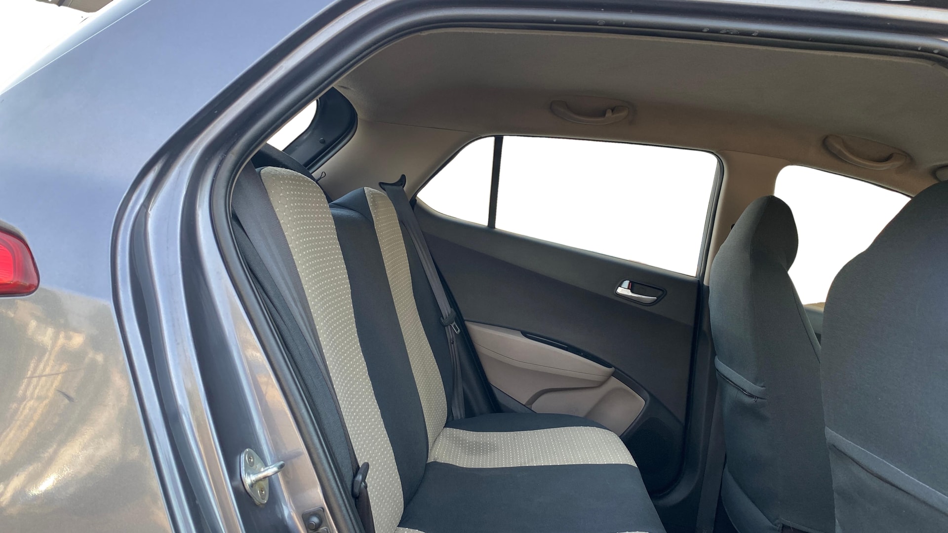View 2016 Hyundai Grand i10 Sportz 1.2 Kappa Image 28 Used 2016 Hyundai Grand i10 Sportz 1.2 Kappa Image 28