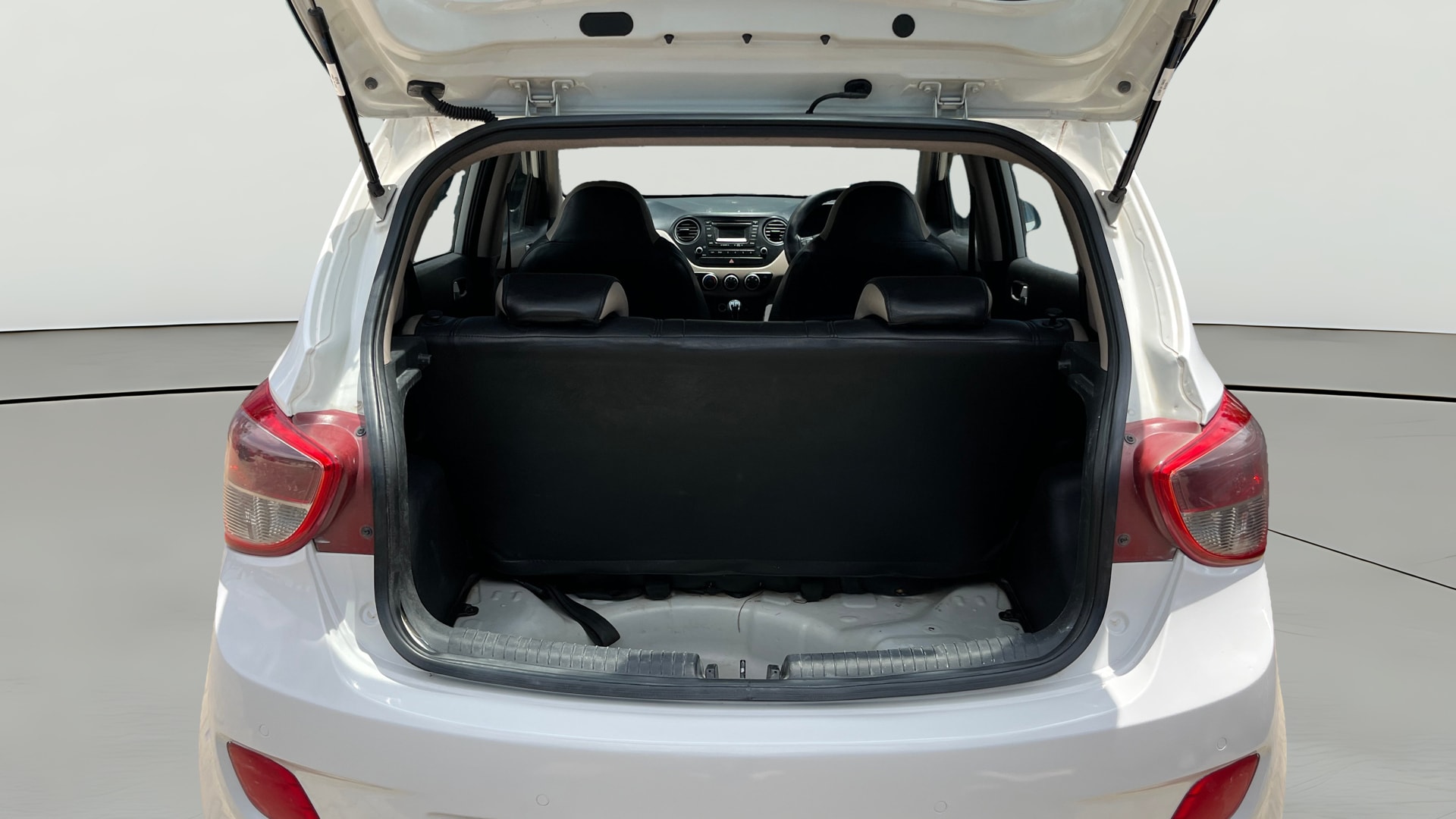 View 2014 Hyundai Grand i10 1.1 Asta Diesel Image 36 Used 2014 Hyundai Grand i10 1.1 Asta Diesel Image 36