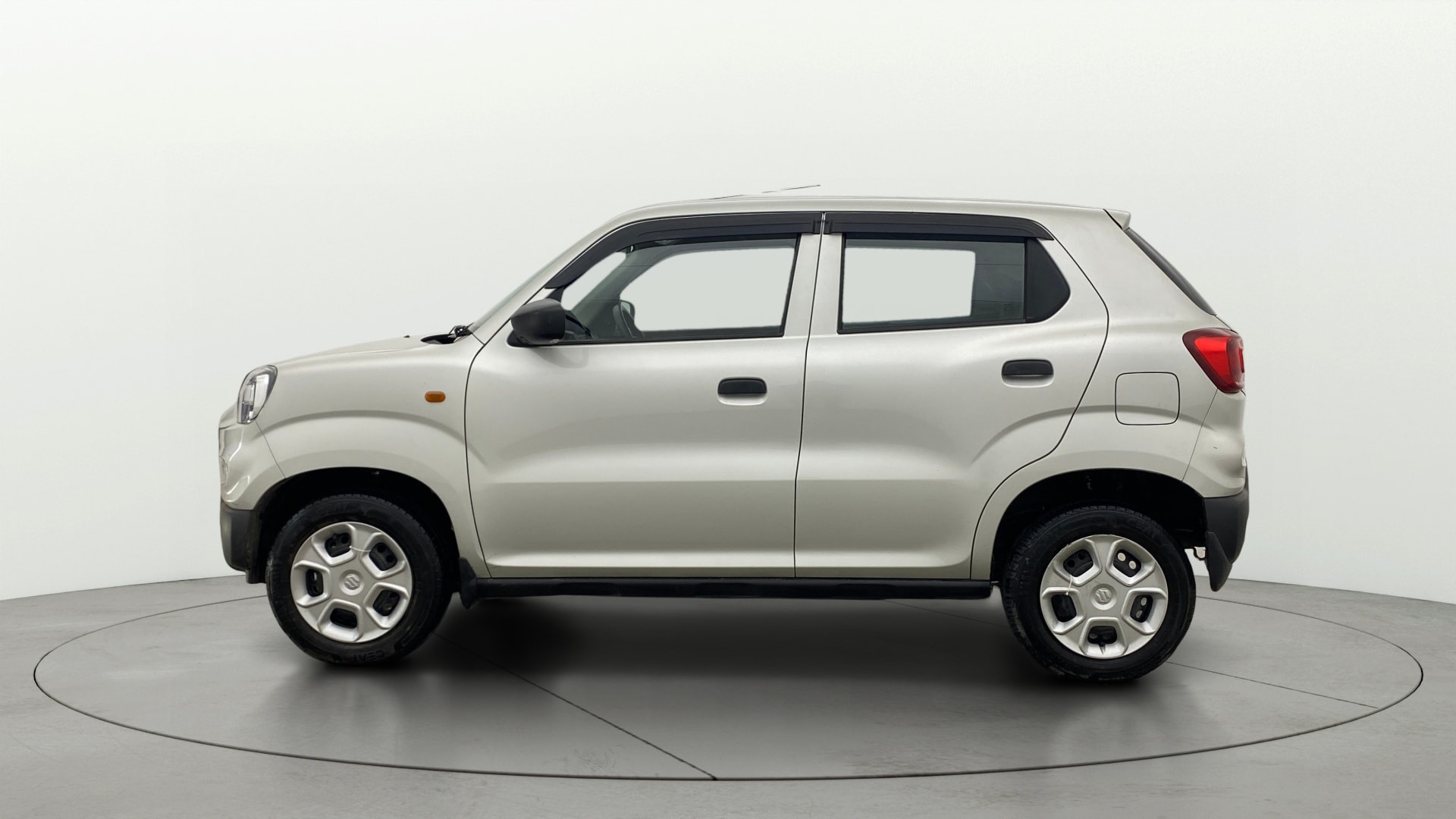 View 2024 Maruti Suzuki 1000 Base Variant Image 5 Used 2024 Maruti Suzuki 1000 Base Variant Image 5