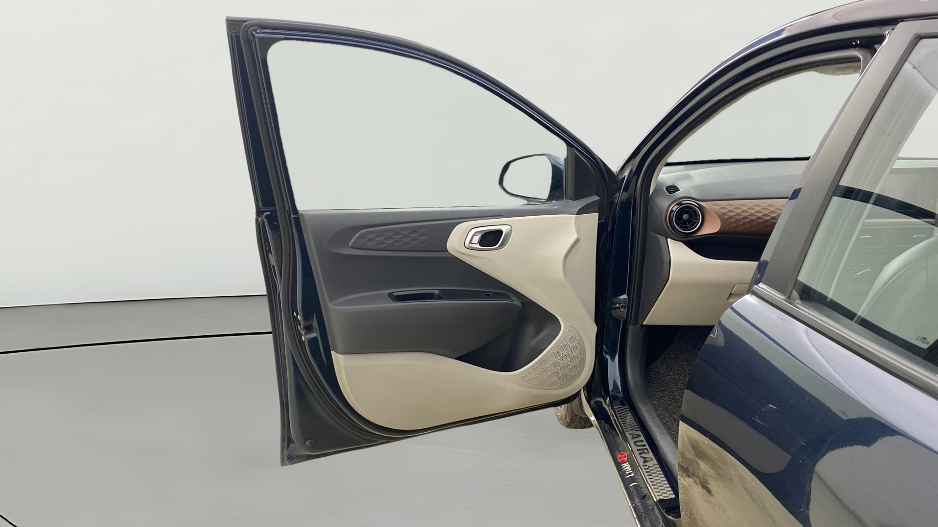 View 2024 Hyundai Aura SX MT CNG Image 32 Used 2024 Hyundai Aura SX MT CNG Image 32