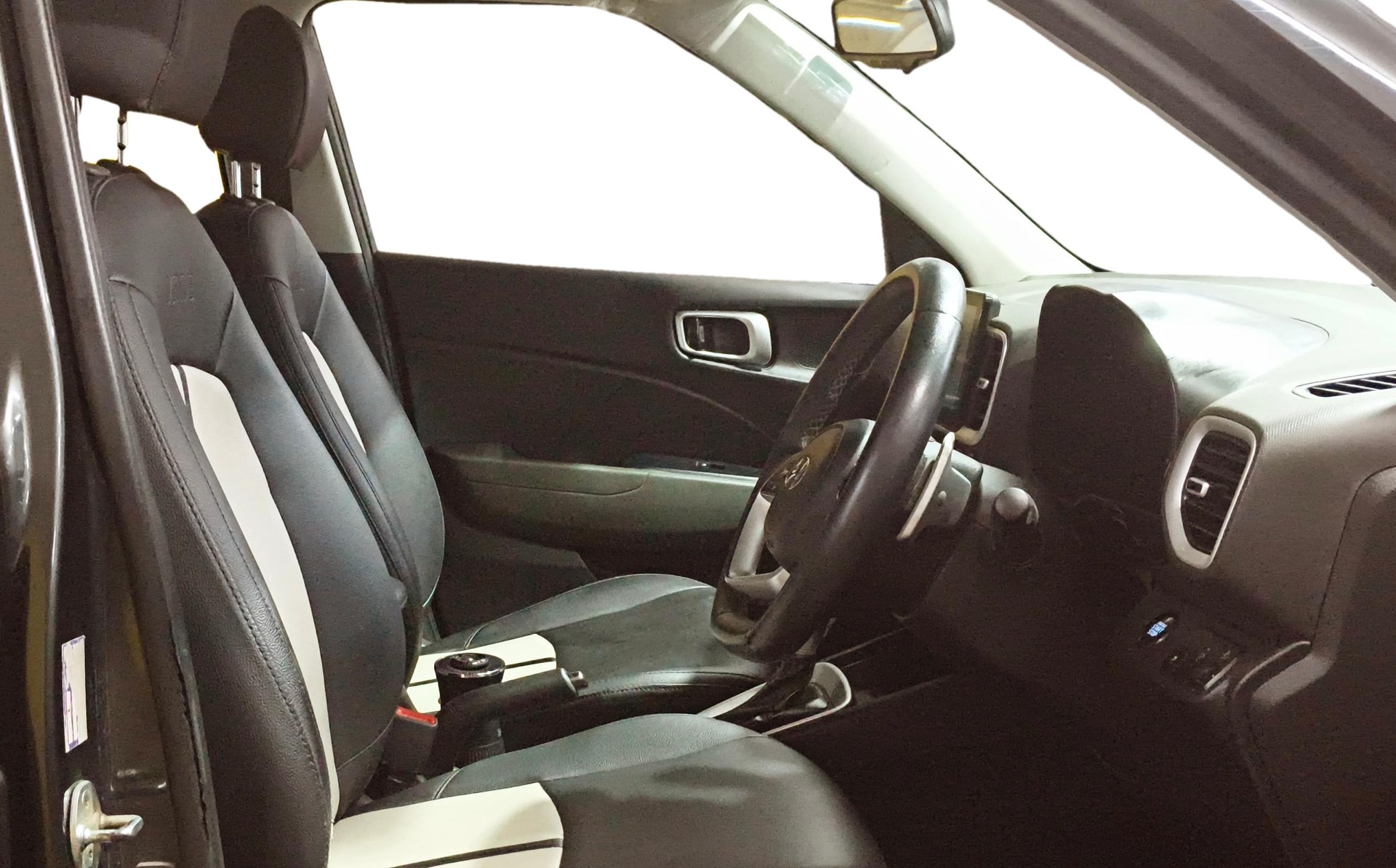 View 2021 Hyundai Venue SX Plus 1.0 Petrol AT Image 18 Used 2021 Hyundai Venue SX Plus 1.0 Petrol AT Image 18