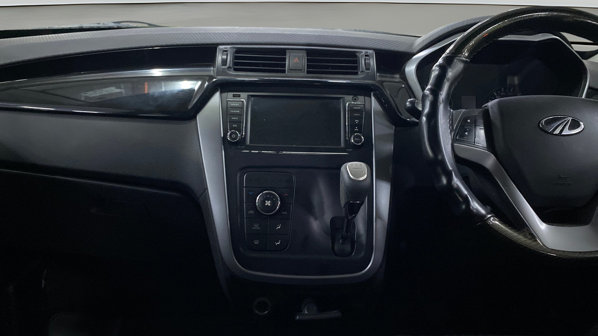 View 2018 Mahindra KUV100 K2 Petrol BS IV Image 31 Used 2018 Mahindra KUV100 K2 Petrol BS IV Image 31