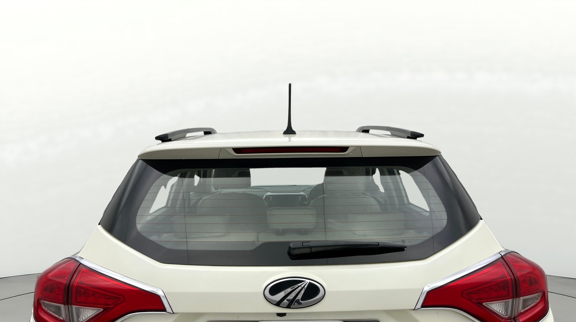 View 2020 Mahindra XUV300 W4 Petrol BS IV Image 4 Used 2020 Mahindra XUV300 W4 Petrol BS IV Image 4