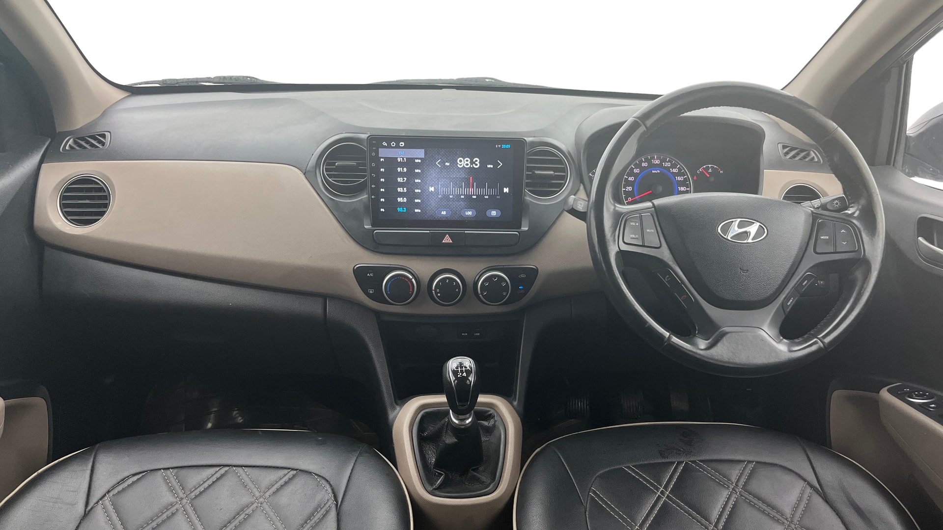 View 2015 Hyundai Grand i10 1.1 Asta Diesel Image 16 Used 2015 Hyundai Grand i10 1.1 Asta Diesel Image 16
