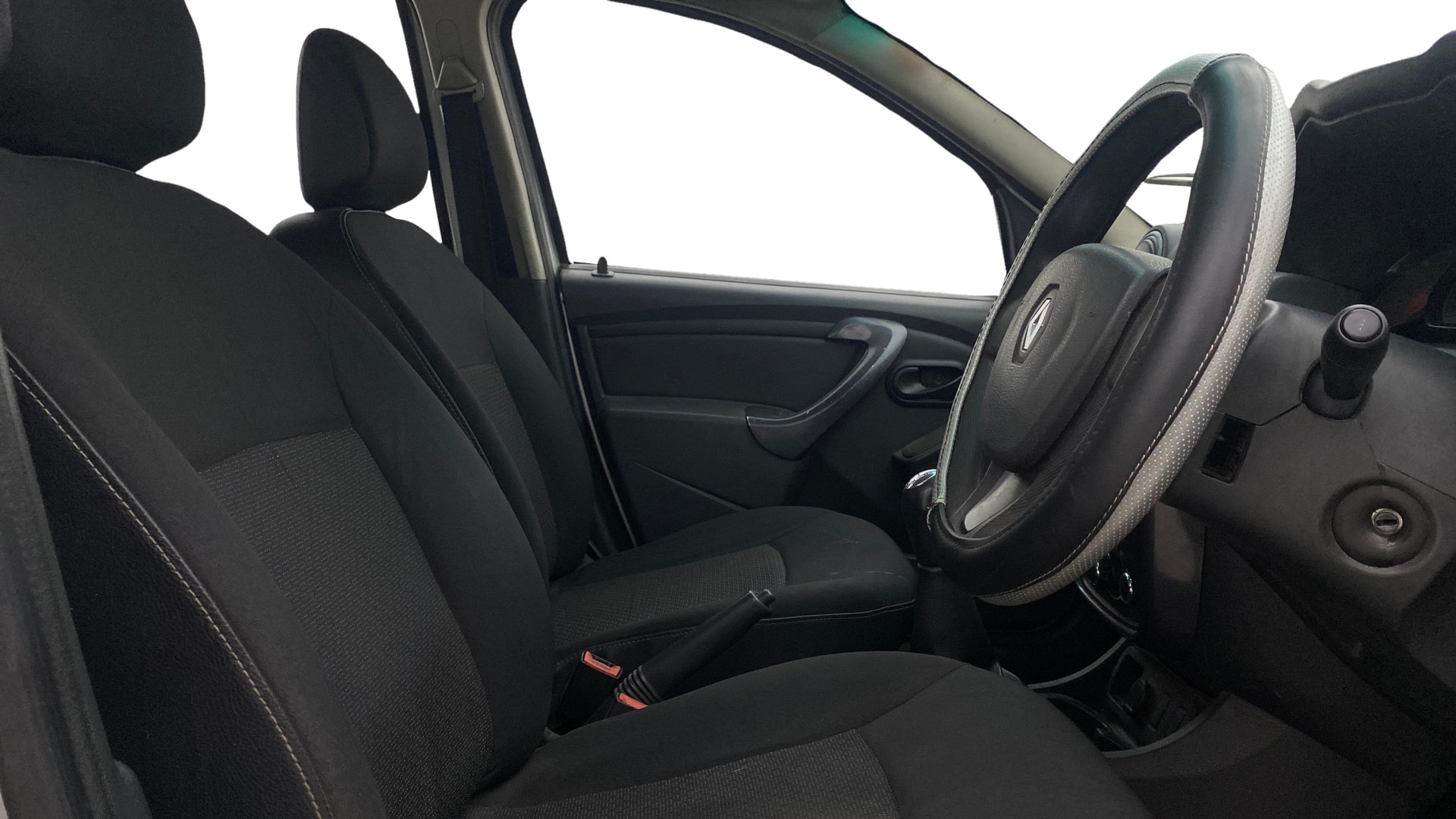 View 2015 Renault Duster Diesel 85PS RXE Image 25 Used 2015 Renault Duster Diesel 85PS RXE Image 25