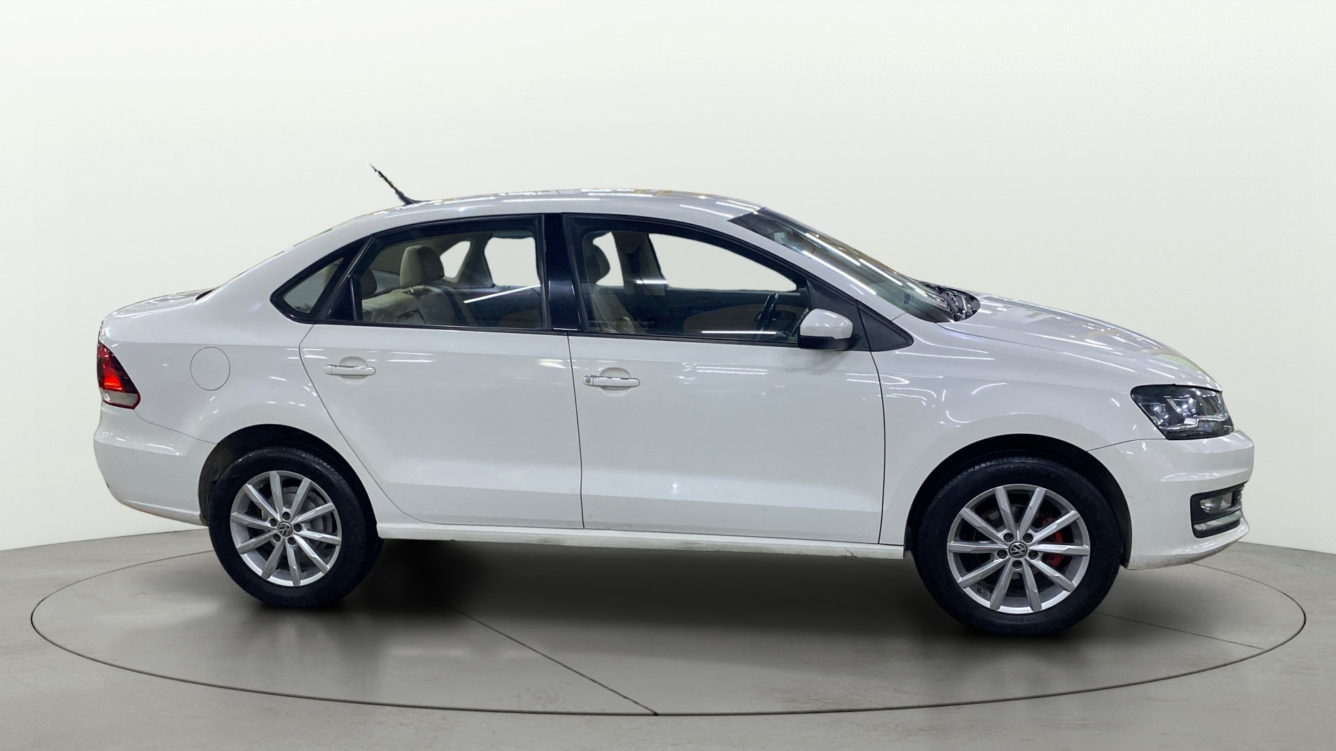 View 2018 Volkswagen Vento DSG Image 8 Used 2018 Volkswagen Vento DSG Image 8