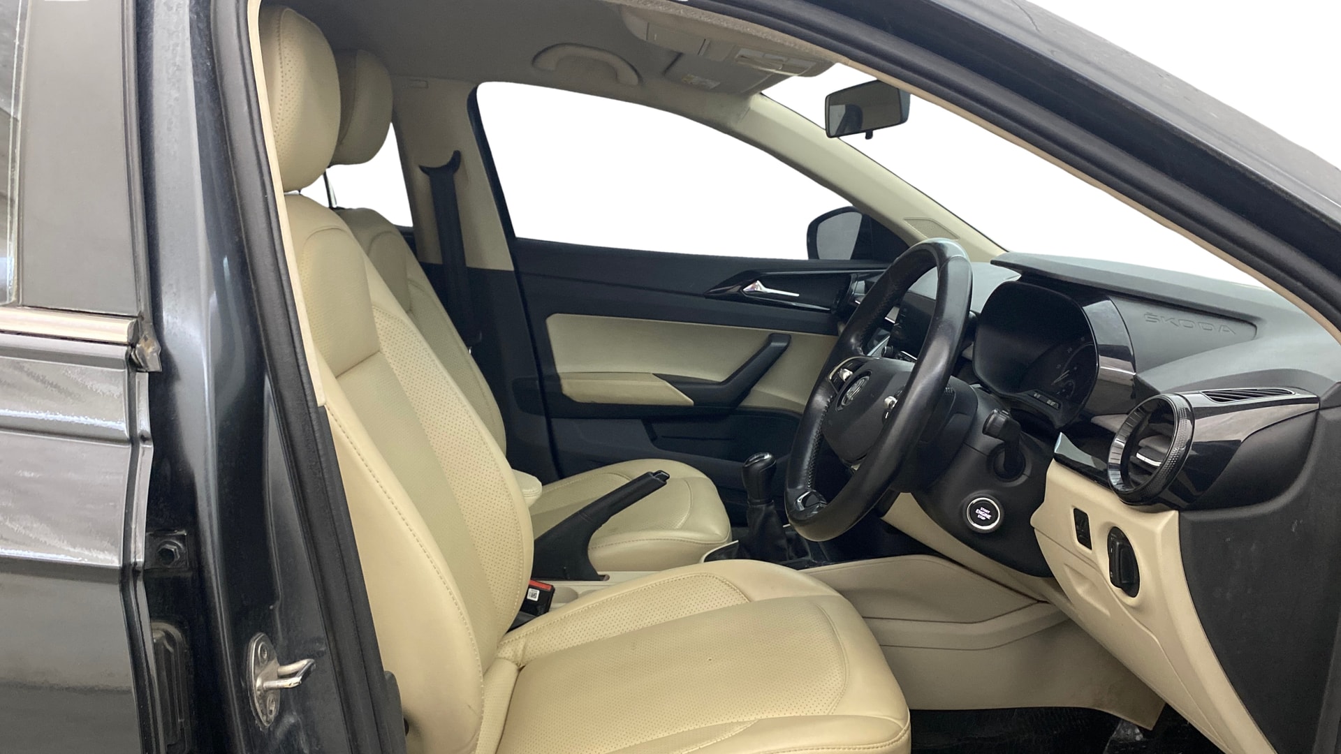 View 2022 Skoda Slavia Ambition 1.0 TSI MT Image 26 Used 2022 Skoda Slavia Ambition 1.0 TSI MT Image 26