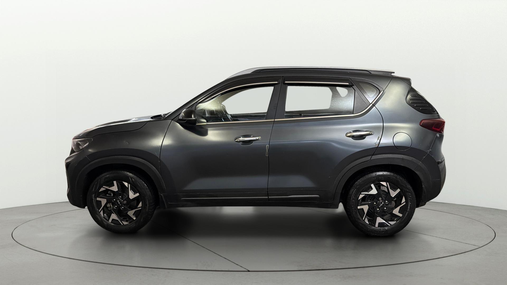 View 2023 Kia Sonet X-Line DCT Petrol Image 6 Used 2023 Kia Sonet X-Line DCT Petrol Image 6