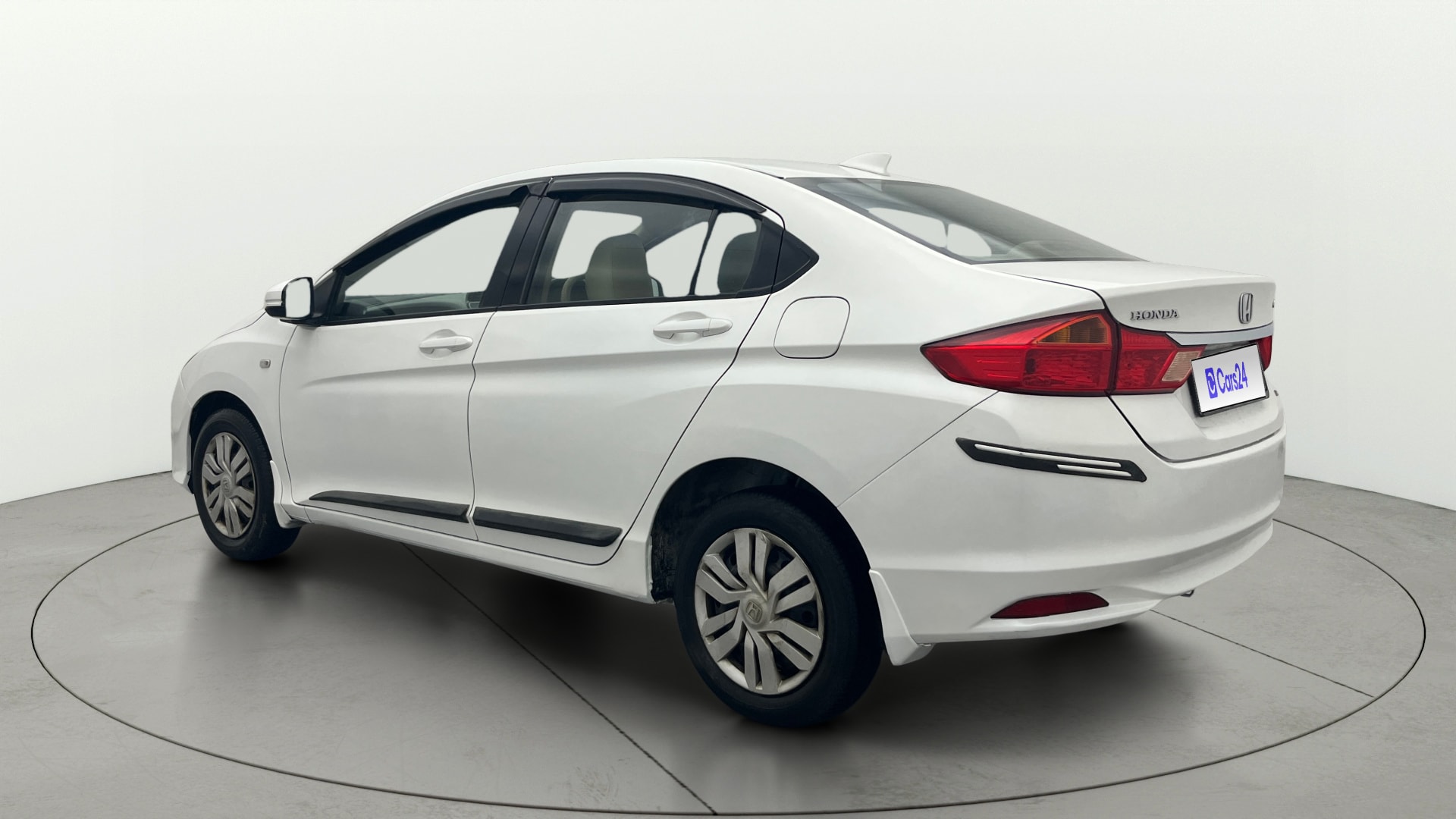 View 2015 Honda City ZX MT Diesel Anniversary Edition Image 2 Used 2015 Honda City ZX MT Diesel Anniversary Edition Image 2