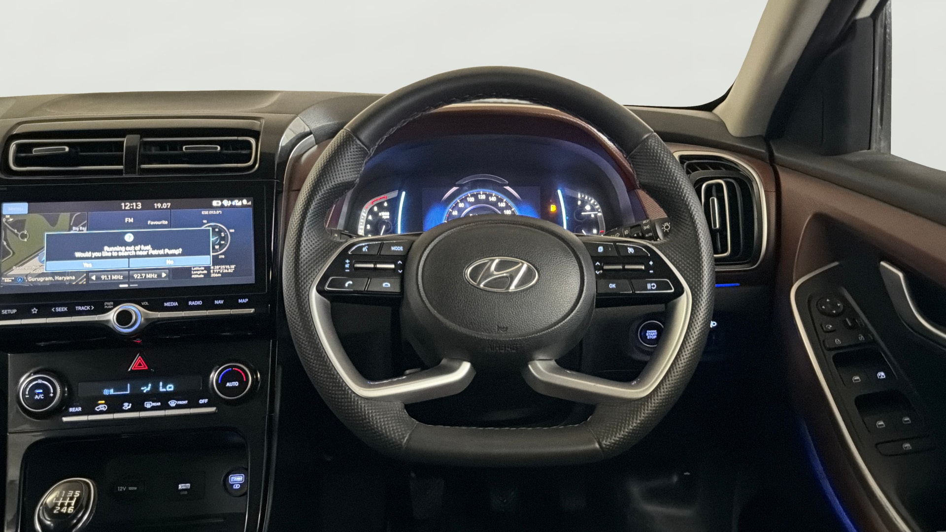View 2022 Hyundai Alcazar Prestige 6 Seater MT Petrol Image 14 Used 2022 Hyundai Alcazar Prestige 6 Seater MT Petrol Image 14