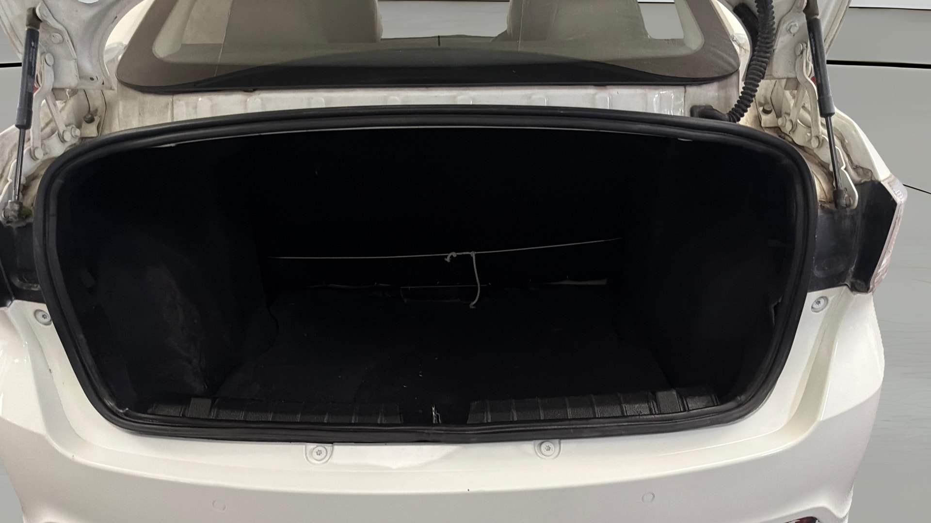 View 2022 Tata Tigor XE Diesel Image 36 Used 2022 Tata Tigor XE Diesel Image 36
