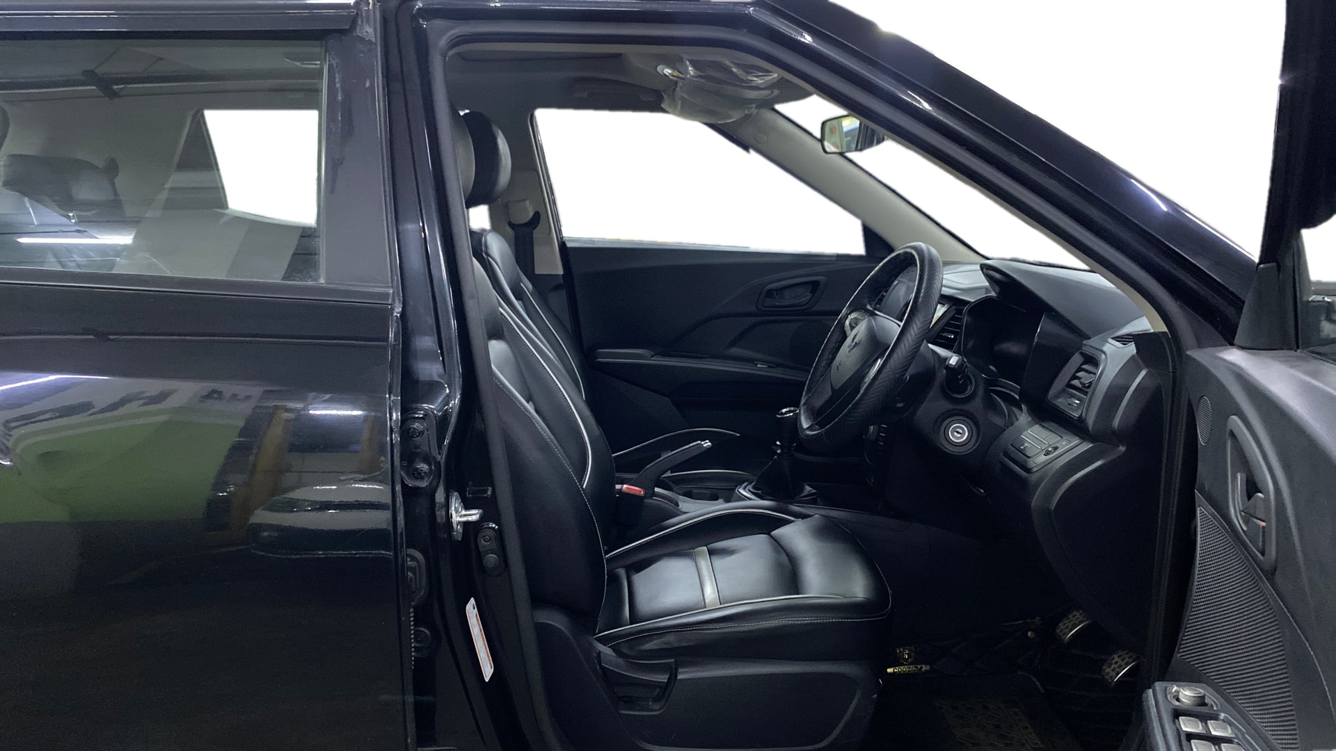 Used 2023 Mahindra XUV300 Used 2023 Mahindra XUV300