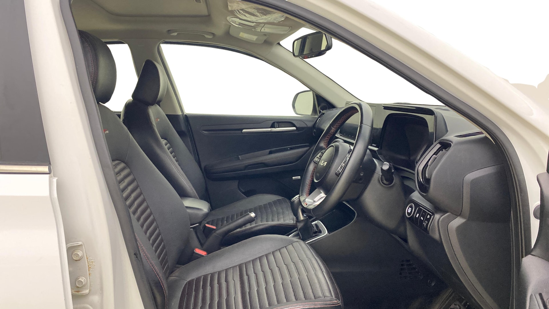 View 2022 Kia Sonet GTX Plus Diesel Image 18 Used 2022 Kia Sonet GTX Plus Diesel Image 18