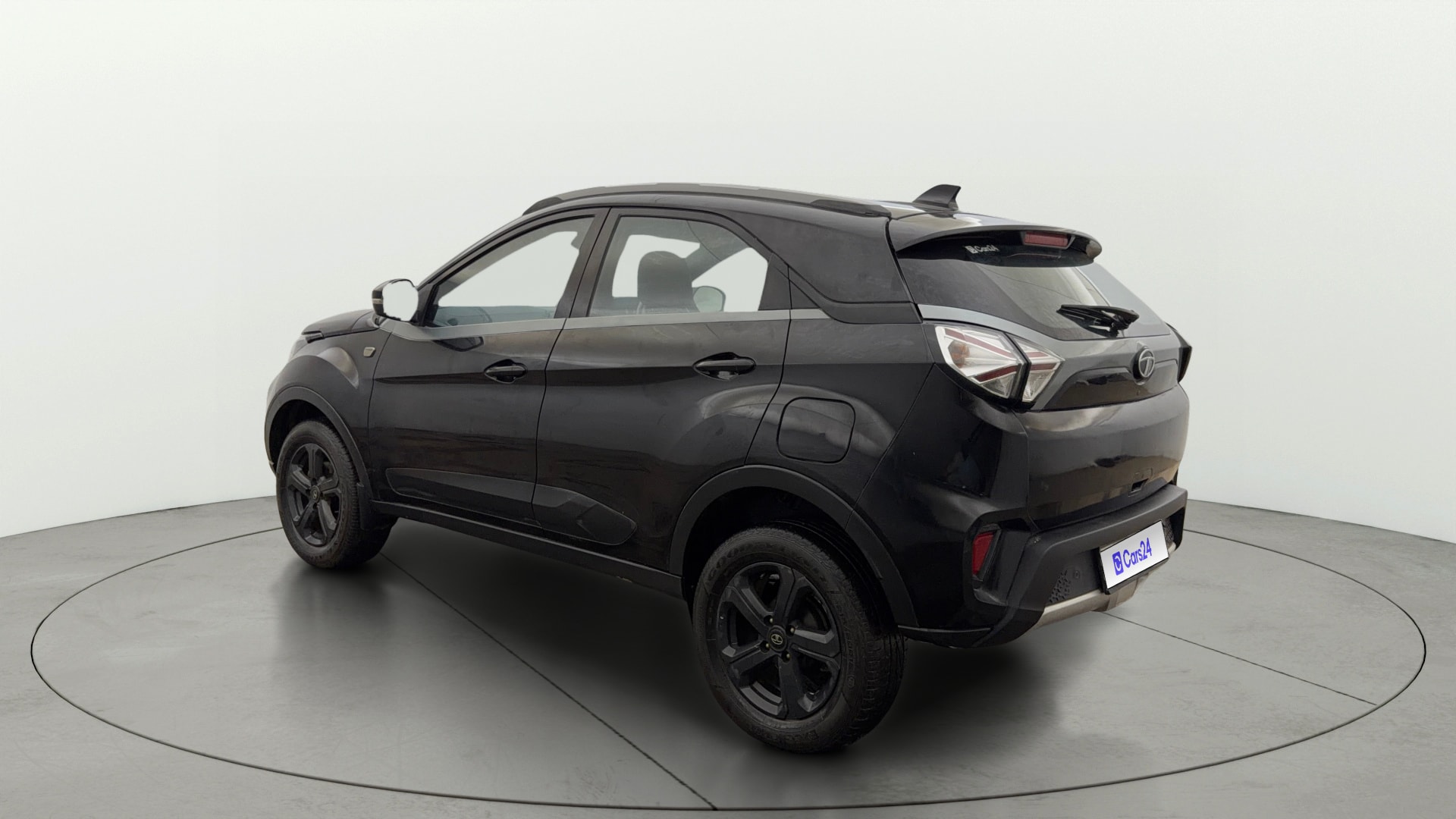 View 2022 Tata Nexon Revotron XE Image 2 Used 2022 Tata Nexon Revotron XE Image 2