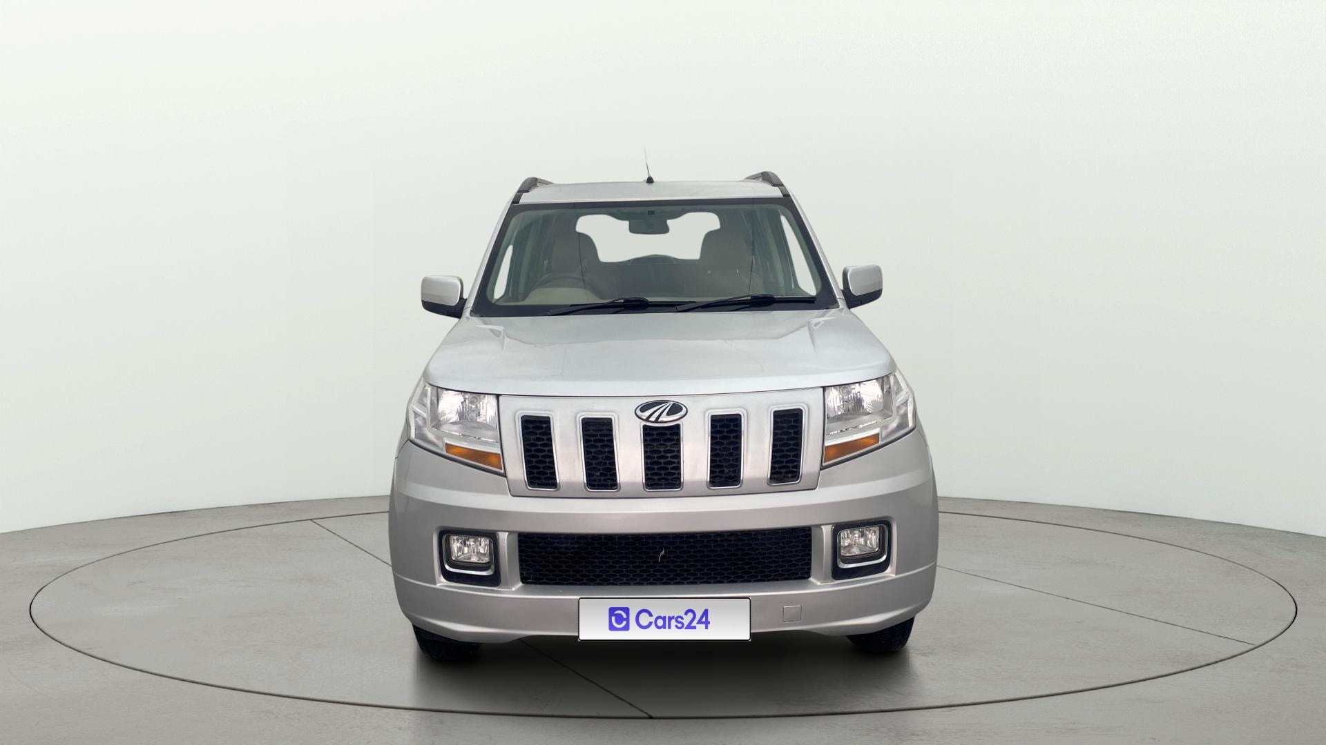 View 2017 Mahindra TUV300 T8 AMT Image 1 Used 2017 Mahindra TUV300 T8 AMT Image 1