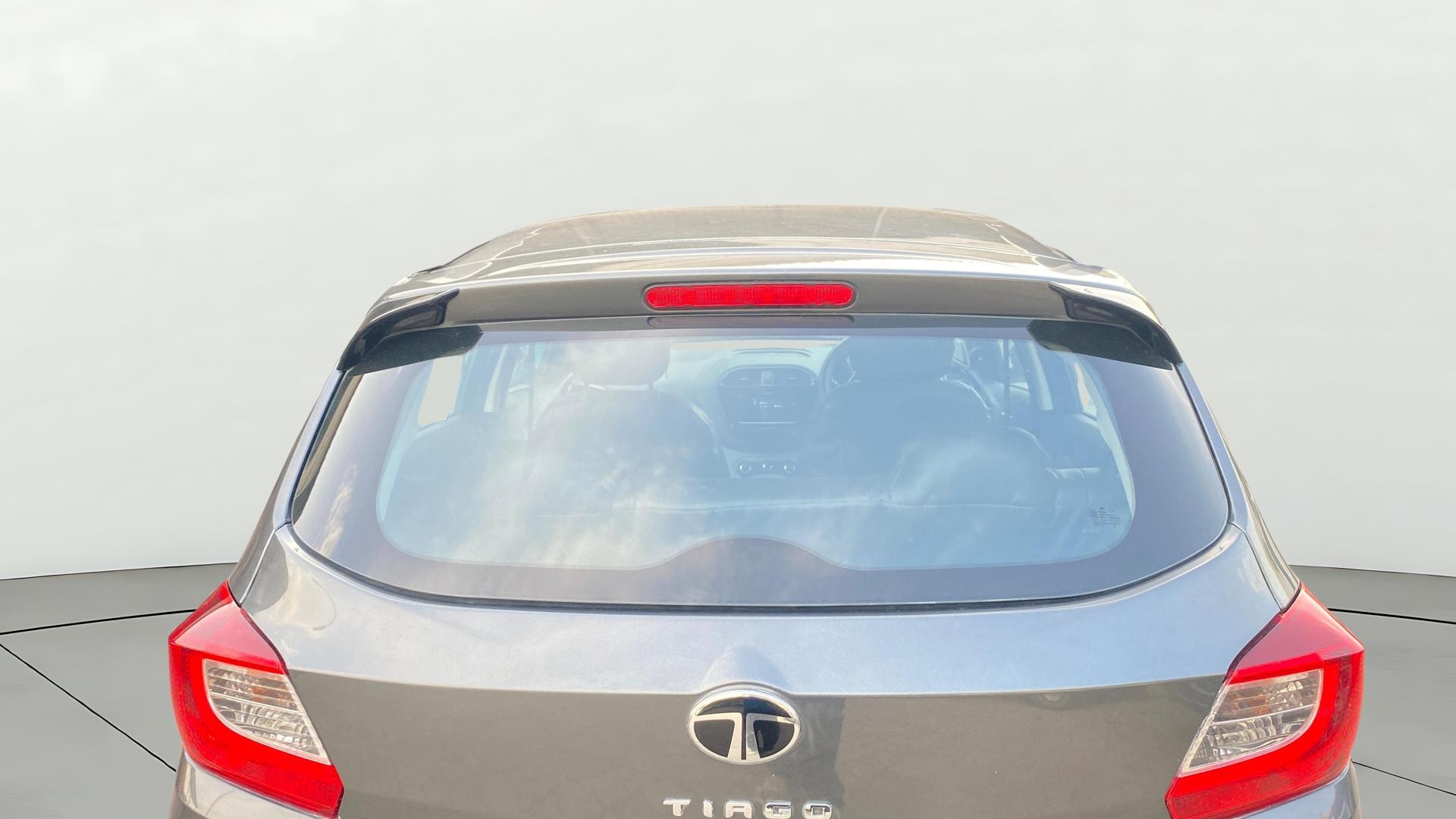 View 2024 Tata Tiago Revotorq XB Image 4 Used 2024 Tata Tiago Revotorq XB Image 4