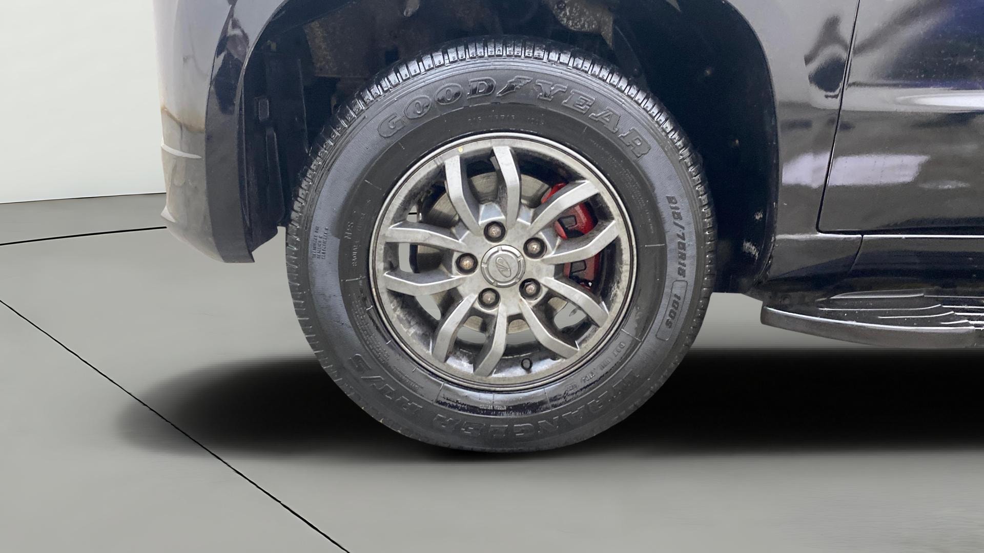 View 2018 Mahindra TUV300 T10 100HP AMT Image 28 Used 2018 Mahindra TUV300 T10 100HP AMT Image 28