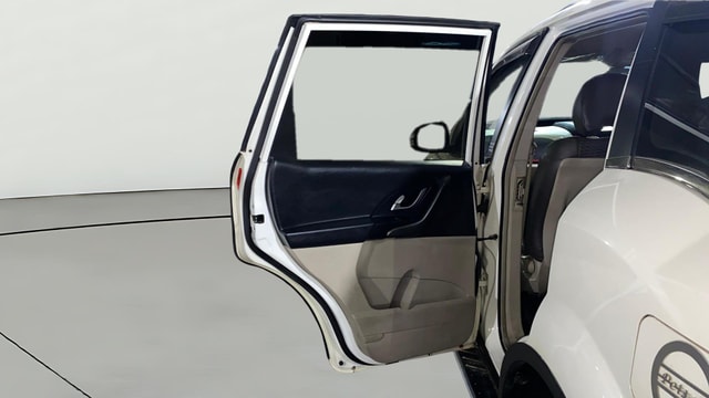 View Mahindra XUV500 Image 24 Used Mahindra XUV500 Image 24