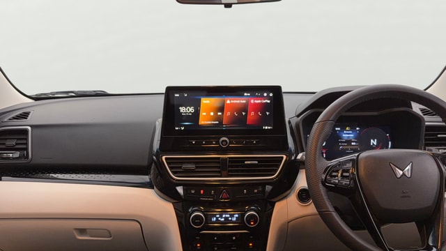 View Mahindra XUV 3XO Image 18 Used Mahindra XUV 3XO Image 18