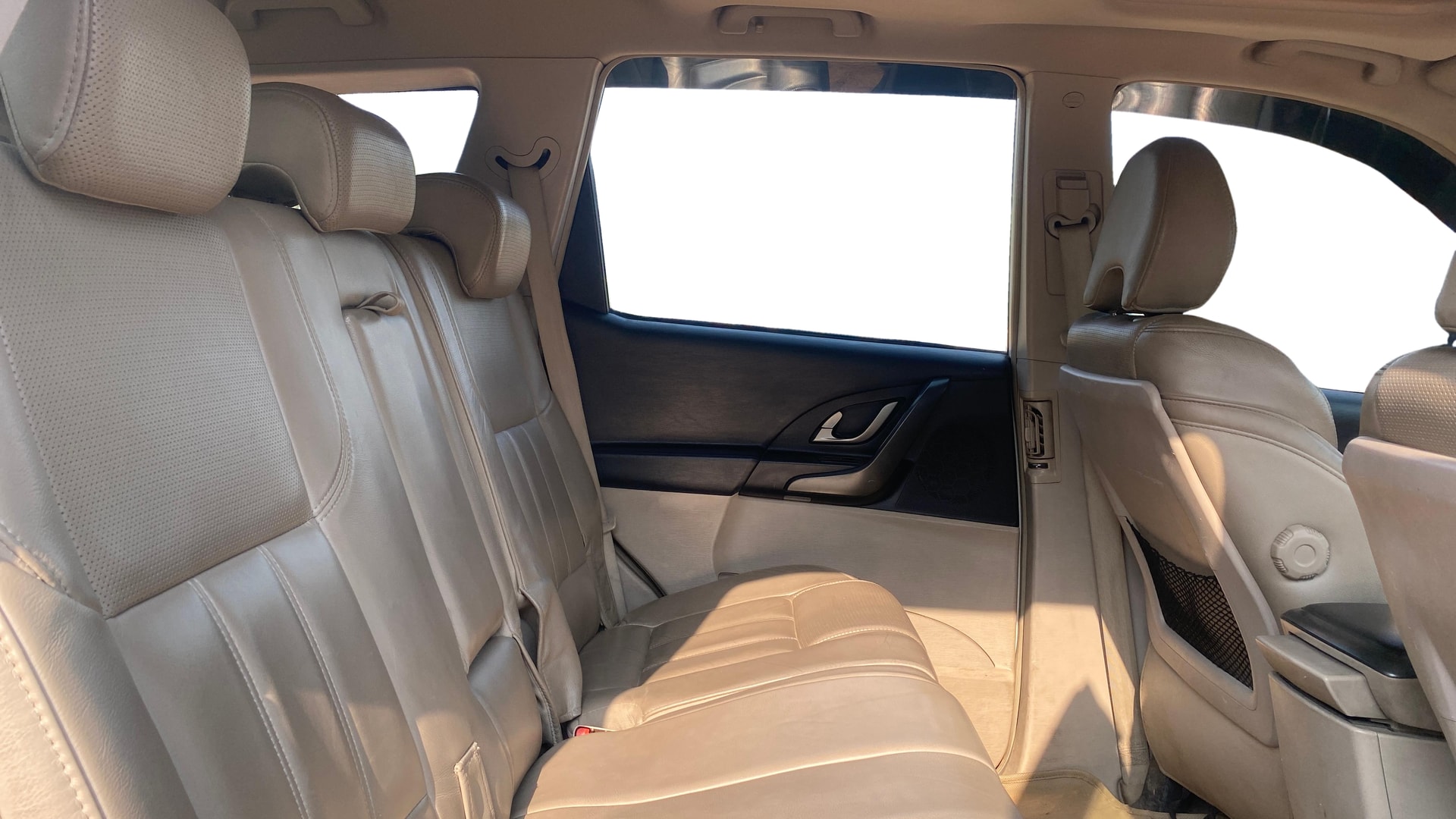View 2017 Mahindra XUV500 W10 1.99-Litre AT Image 36 Used 2017 Mahindra XUV500 W10 1.99-Litre AT Image 36