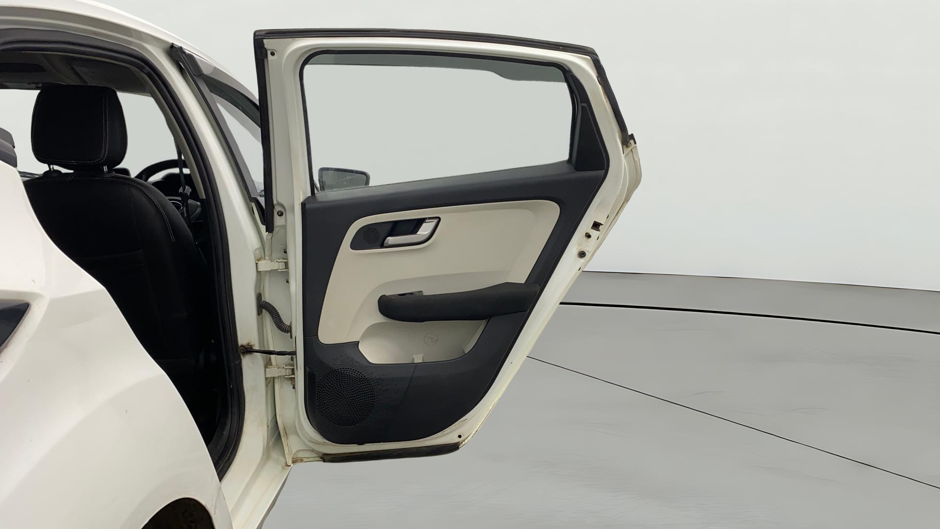 View 2024 Tata Altroz XZ Petrol Image 5 Used 2024 Tata Altroz XZ Petrol Image 5