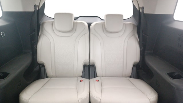 View Mahindra XUV700 Image 10 Used Mahindra XUV700 Image 10