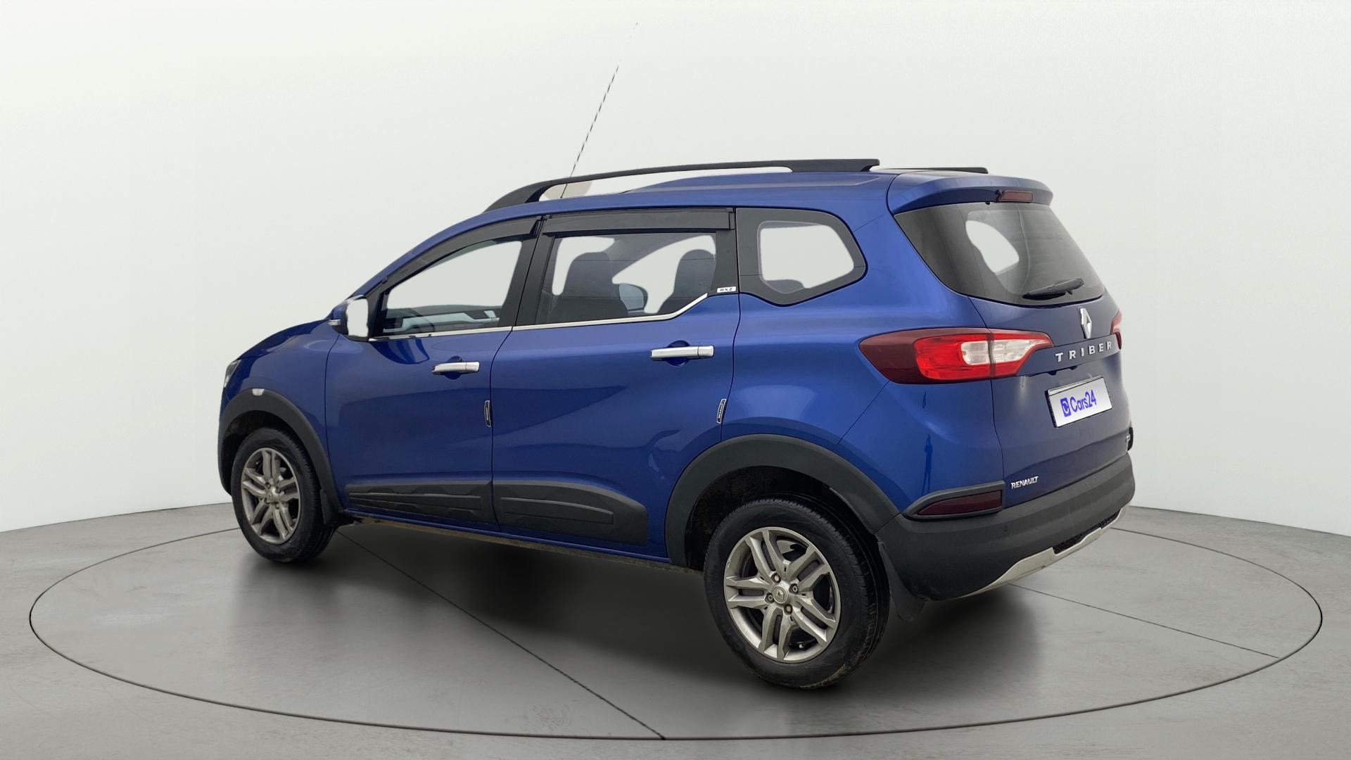 View 2020 Renault Triber RXZ Image 2 Used 2020 Renault Triber RXZ Image 2