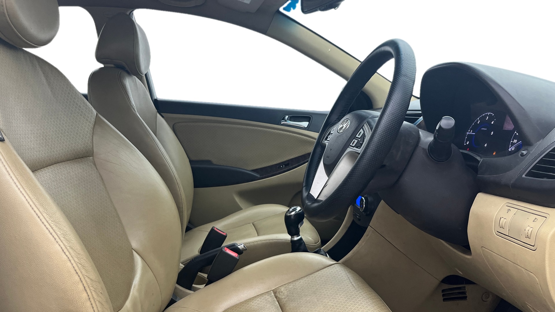View 2014 Hyundai Fluidic Verna 1.6 CRDI SX AT Image 26 Used 2014 Hyundai Fluidic Verna 1.6 CRDI SX AT Image 26