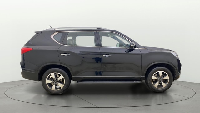 View Mahindra Alturas G4 Image 29 Used Mahindra Alturas G4 Image 29