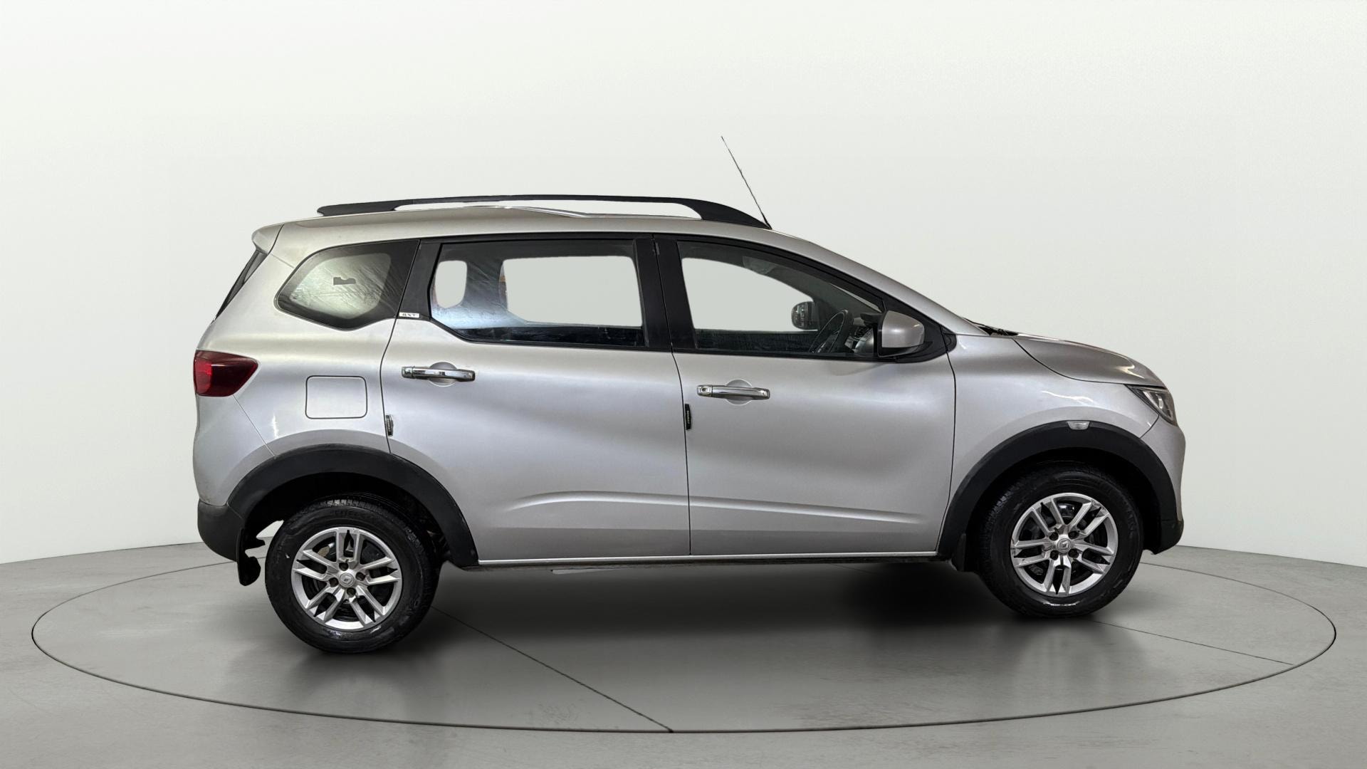 View 2019 Renault Triber RXT Image 26 Used 2019 Renault Triber RXT Image 26
