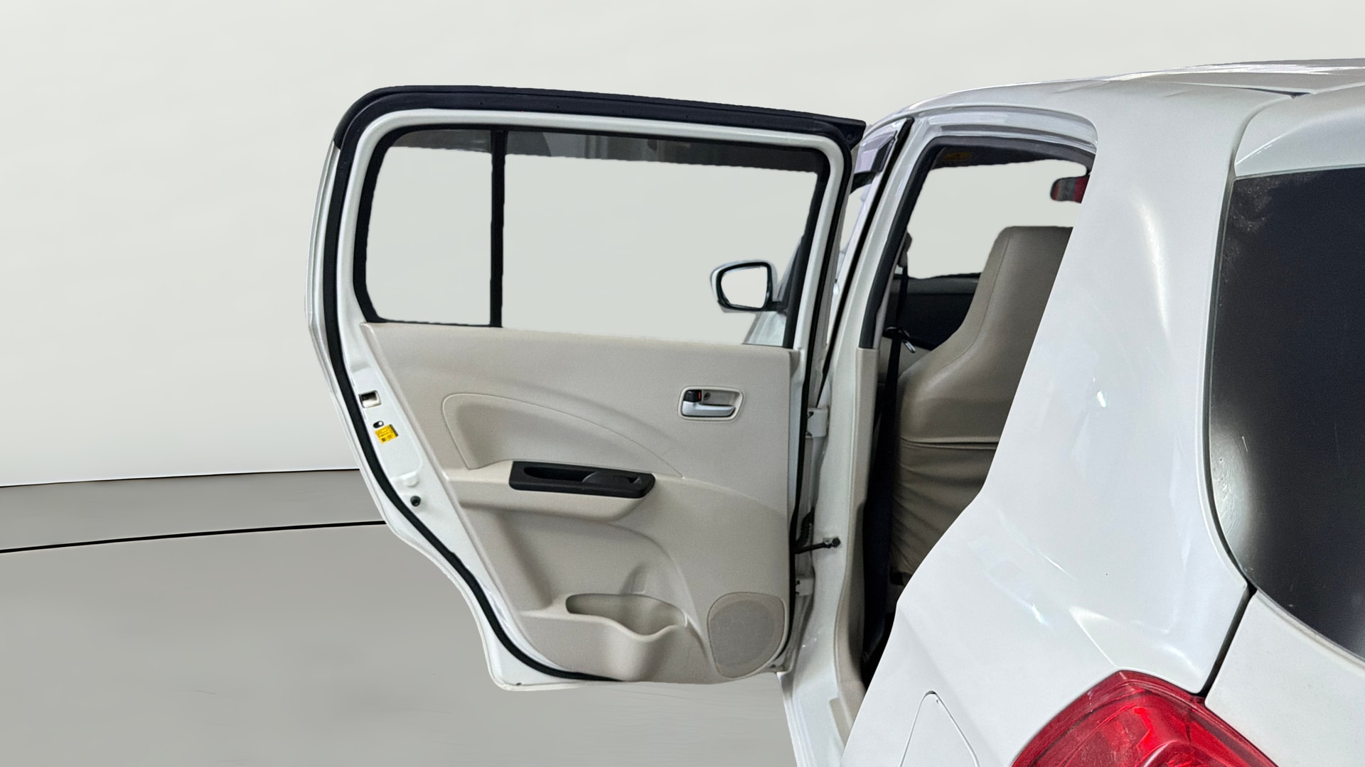 View 2020 Maruti Suzuki 1000 Base Variant Image 22 Used 2020 Maruti Suzuki 1000 Base Variant Image 22
