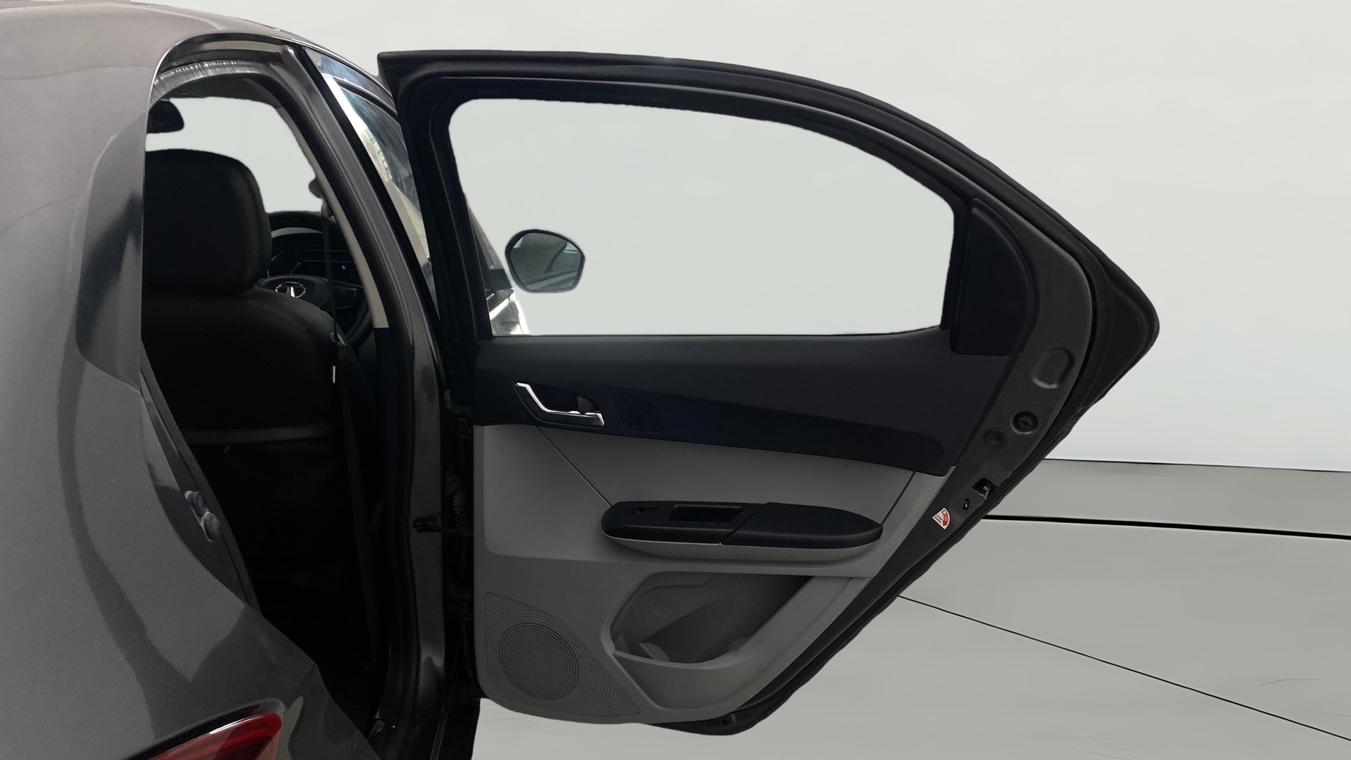 View 2021 Tata Tiago Revotorq XB Image 7 Used 2021 Tata Tiago Revotorq XB Image 7
