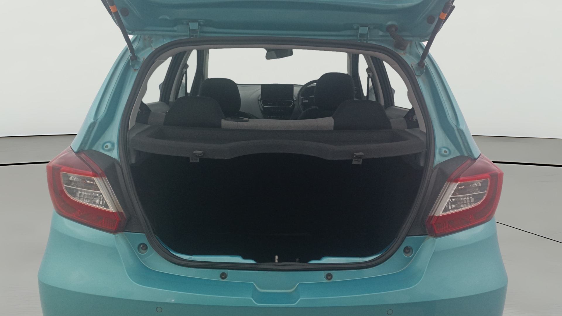 View 2025 Tata Tiago Revotorq XB Image 38 Used 2025 Tata Tiago Revotorq XB Image 38