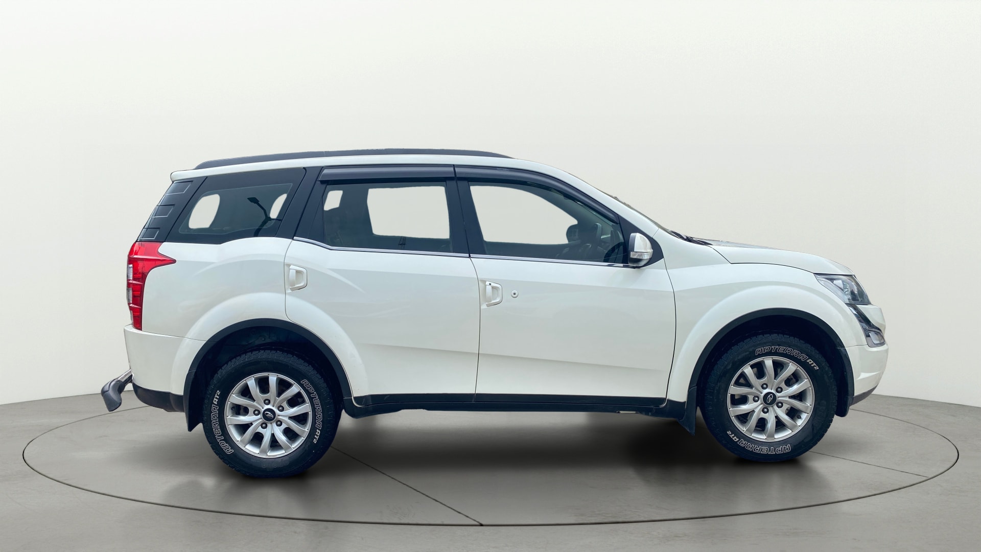 View 2015 Mahindra XUV500 W10 FWD Image 29 Used 2015 Mahindra XUV500 W10 FWD Image 29