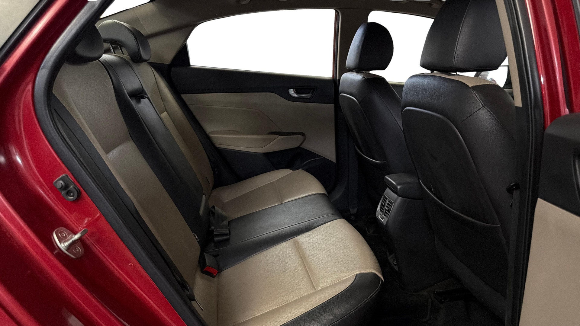 View 2018 Hyundai Verna 1.6 VTVT SX (O) AT Image 31 Used 2018 Hyundai Verna 1.6 VTVT SX (O) AT Image 31