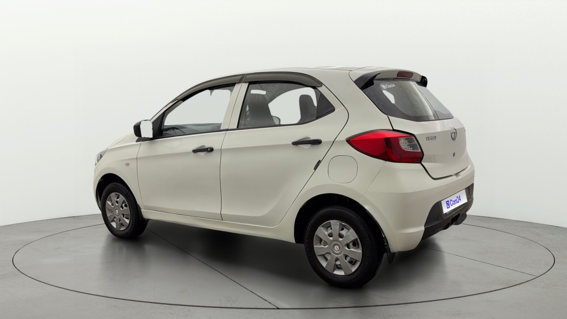 View 2018 Tata Tiago Revotorq XB Image 2 Used 2018 Tata Tiago Revotorq XB Image 2