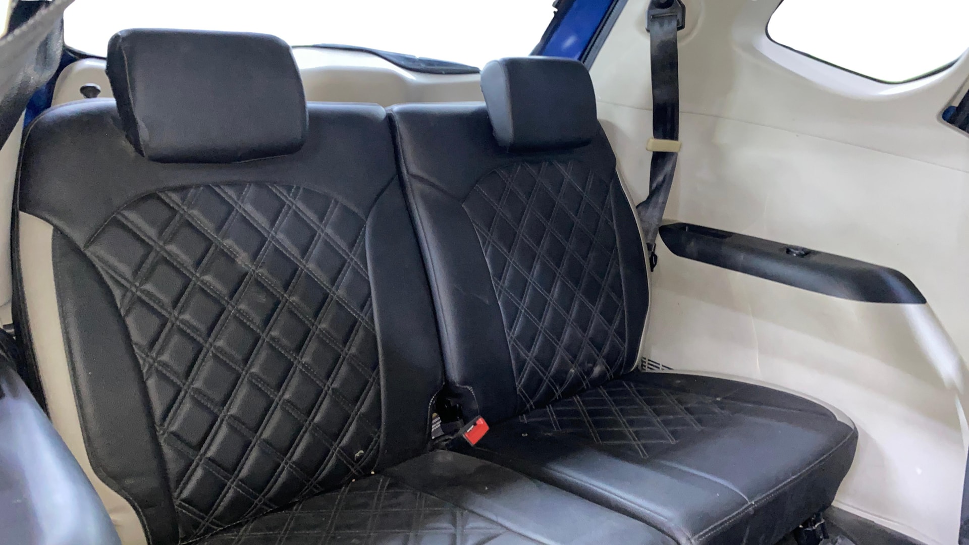 View 2019 Renault Triber RXZ Image 9 Used 2019 Renault Triber RXZ Image 9