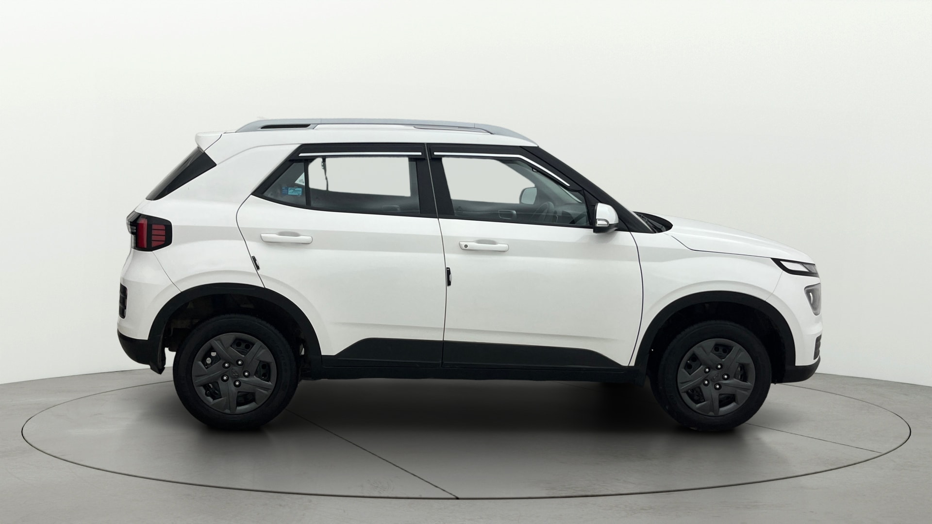 View 2024 Hyundai Venue S(O) Plus 1.2 Petrol MT Image 8 Used 2024 Hyundai Venue S(O) Plus 1.2 Petrol MT Image 8