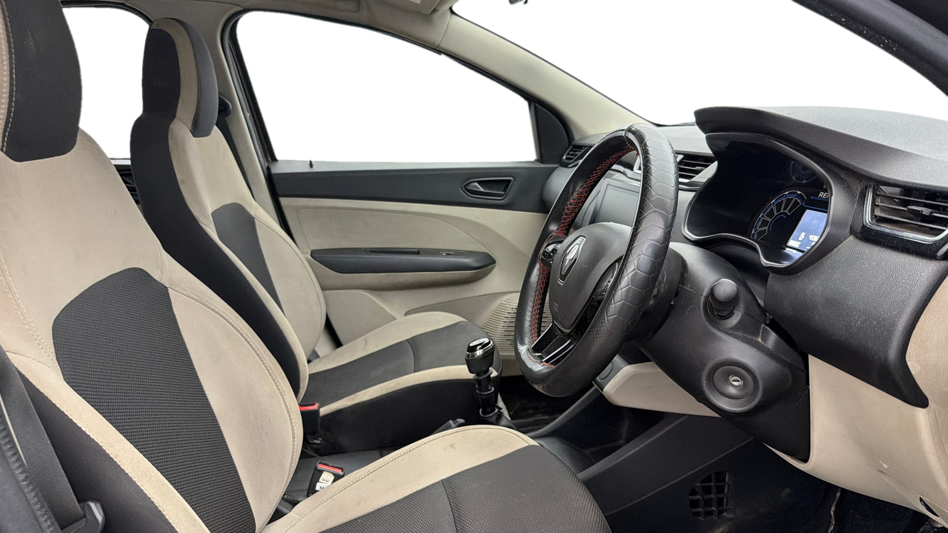 View 2023 Renault Triber RXT Image 26 Used 2023 Renault Triber RXT Image 26