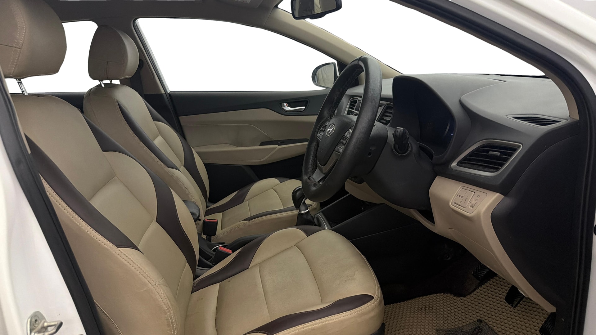 View 2019 Hyundai Verna 1.6 VTVT SX Image 27 Used 2019 Hyundai Verna 1.6 VTVT SX Image 27