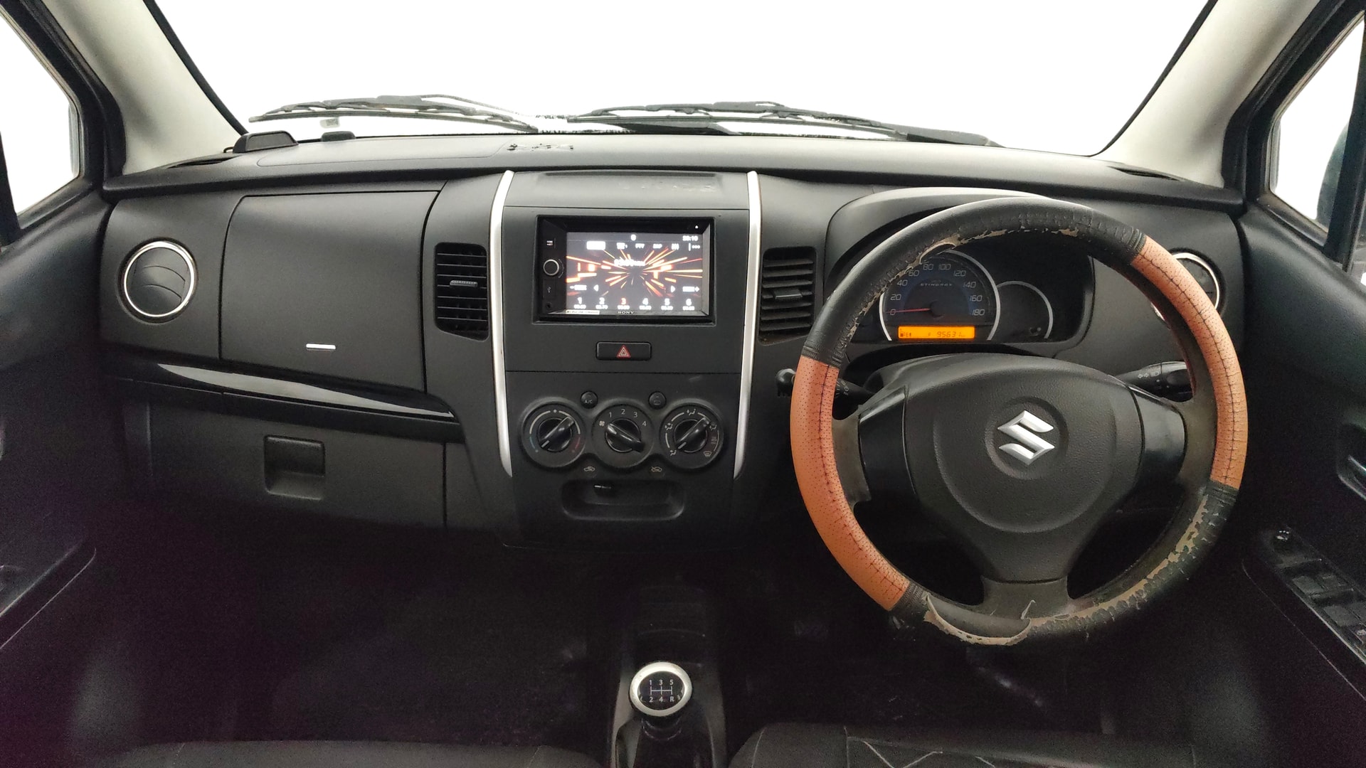 View 2014 Maruti Suzuki Stingray LXI Image 15 Used 2014 Maruti Suzuki Stingray LXI Image 15